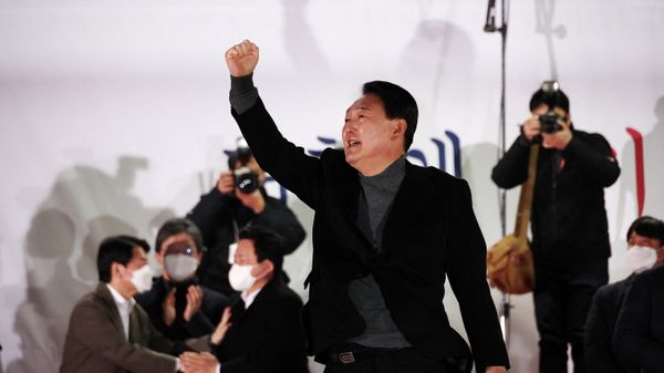 Yoon Suk-yeol, the presidential election candidate of South Korea's main opposition People Power Party (PPP), gestures during his election campaign rally in Seoul, South Korea March 8, 2022 - Sputnik International