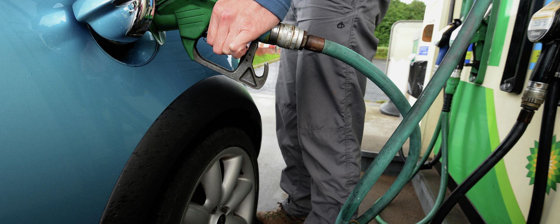 A man refuels a car with petrol at a petrol station in Manchester, north-west England. File photo A man refuels a car with petrol at a petrol station in Manchester, north-west England. File photo - Sputnik International, 1920, 12.03.2022