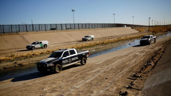 Mexican and U.S. agents take part in a mirror patrol - Sputnik International