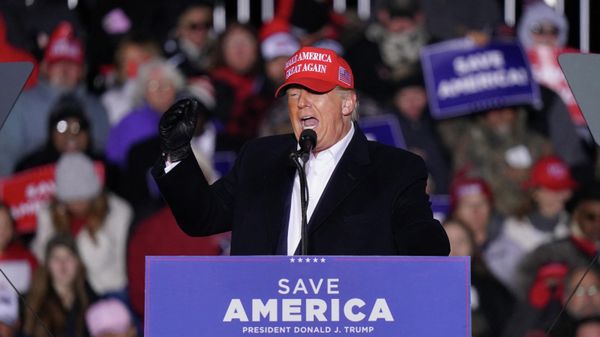 Former US President Donald Trump speaks to the crowd during a rally at the Florence Regional Airport on March 12, 2022 in Florence, South Carolina - Sputnik International