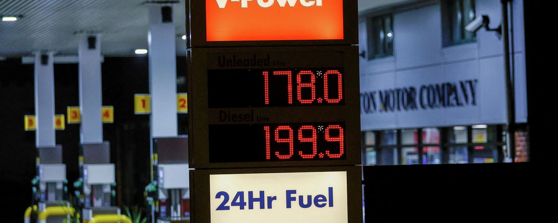 Increased fuel prices are displayed at a filling station as Russia's invasion of Ukraine continues, in Long Stratton - Sputnik International, 1920, 13.03.2022