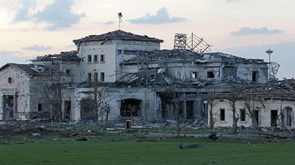 A general view shows a damaged mansion following an overnight attack in Arbil, the capital of the northern Iraqi Kurdish autonomous region, on March 13, 2022. - Iran claimed responsibility for a missile strike on the northern Iraqi city of Arbil, saying it targeted an Israeli strategic centre and warning of more attacks. - Sputnik International