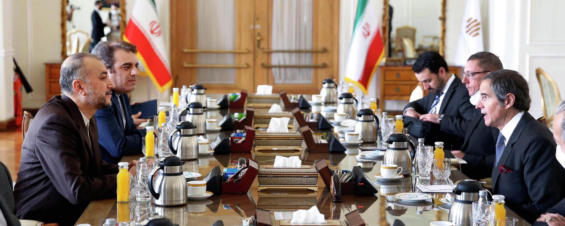 International Atomic Energy Organization, IAEA, Director General Rafael Mariano Grossi, right, speaks with with Iran's Foreign Minister Hossein Amirabdollahian, left, during their meeting in Tehran, Saturday, March 5, 2022. International Atomic Energy Organization, IAEA, Director General Rafael Mariano Grossi, right, speaks with with Iran's Foreign Minister Hossein Amirabdollahian, left, during their meeting in Tehran, Saturday, March 5, 2022. - Sputnik International, 1920, 10.12.2022