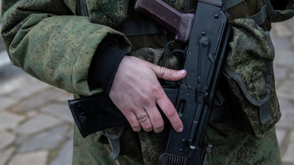 A serviceman of the People's Militia of the Lugansk People's Republic is pictured in the village of Krasny Derkul, Lugansk region, Lugansk People's Republic. - Sputnik International