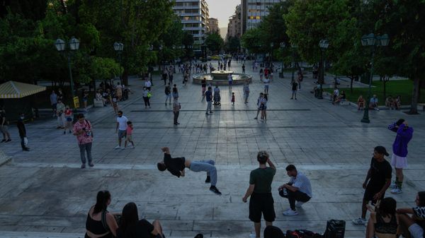Young men dance is Syntagma square, central Athens, on Monday, July 12, 2021. Just over 40% of residents have been fully vaccinated but appointments to start the vaccine process have been falling in recent weeks _ prompting the Greek government to increase the pressure on vaccine skeptics. - Sputnik International