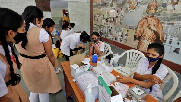 A girl receives a dose of Biological E's COVID-19 vaccine, Corbevax, during a vaccination drive for children aged 12 to 14 inside a school in Ahmedabad, India, March 16, 2022 - Sputnik International