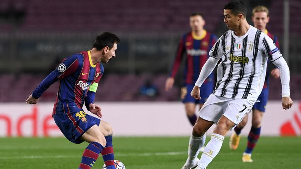 Barcelona's Argentinian forward Lionel Messi (L) challenges Juventus' Portuguese forward Cristiano Ronaldo during the UEFA Champions League group G football match between Barcelona and Juventus at the Camp Nou stadium in Barcelona on December 8, 2020 - Sputnik International