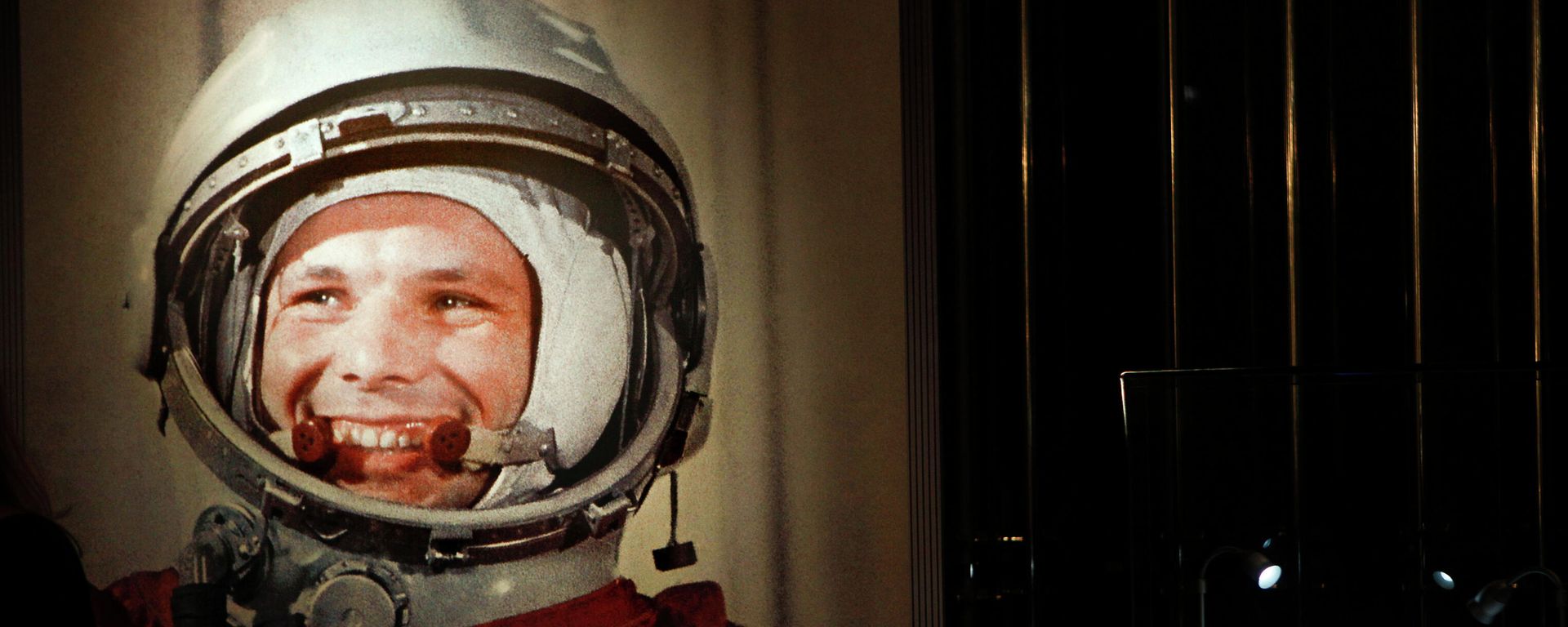 In this file photo taken on Monday, April 11, 2011, An undated portrait of the first man in space, Yuri Gagarin, and his award of the Hero of the Soviet Union, at right, part of an exhibition dedicated to the 50th anniversary of the first man in space, in Moscow, Russia. In this file photo taken on Monday, April 11, 2011, An undated portrait of the first man in space, Yuri Gagarin, and his award of the Hero of the Soviet Union, at right, part of an exhibition dedicated to the 50th anniversary of the first man in space, in Moscow, Russia. - Sputnik International, 1920, 19.03.2022