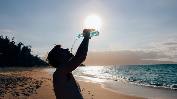 man drinking water - Sputnik International