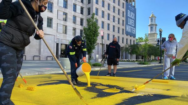 Volunteers add a new coat of paint to the Black Lives Matter sign which runs two city blocks near the White House on what was part of 16th Street but was renamed, Black Lives Matter Plaza, in Washington, DC, on May 13, 2021. - Sputnik International