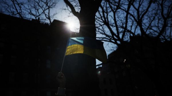 A demonstrator holds a flag of Ukraine outside a Citibank location during an anti-war rally in New York City, U.S., March 16, 2022 - Sputnik International