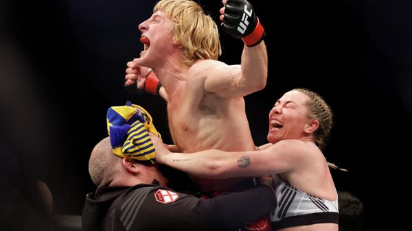 Paddy Pimblett celebrates winning his fight against Kazula Vargas with Molly McCan, March 19, 2022 - Sputnik International