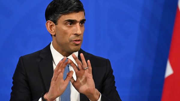 Britain's Chancellor of the Exchequer Rishi Sunak hosts a press conference in the Downing Street Briefing Room on February 3, 2022 - Sputnik International