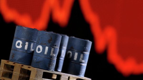 A model of 3D printed oil barrels is seen in front of displayed stock graph going down in this illustration taken, December 1, 2021 - Sputnik International