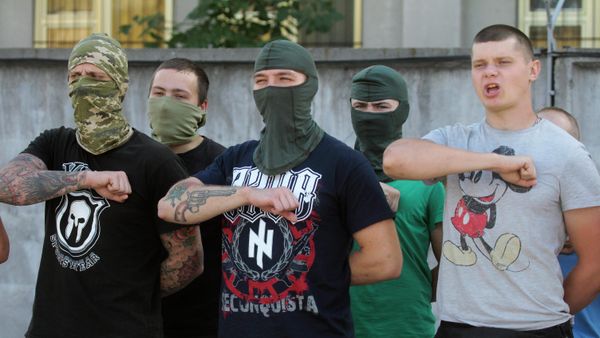 Servicemen from the Azov volunteer battalion read a prayer during a ceremony before being sent to eastern Ukraine, in Kiev, Ukraine, Monday, Aug.17, 2015. - Sputnik International