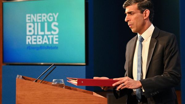 Britain's Chancellor of the Exchequer Rishi Sunak hosts a press conference in the Downing Street Briefing Room on February 3, 2022. - Sputnik International