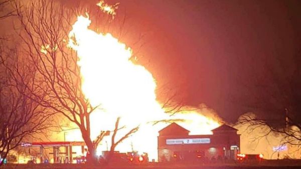 Tweet via Mansfield Fire Dept (@MansfieldFireTX): ****Major Incident****
At around 1:00 am on March 23, a vehicle ran into natural gas pipeline. There is a major fire. Hwy 287 is shutdown in all directions. Residents within a one mile radius are being evacuated. Shelter is available at 1261 S. Main St, Annette Perry Elementary - Sputnik International