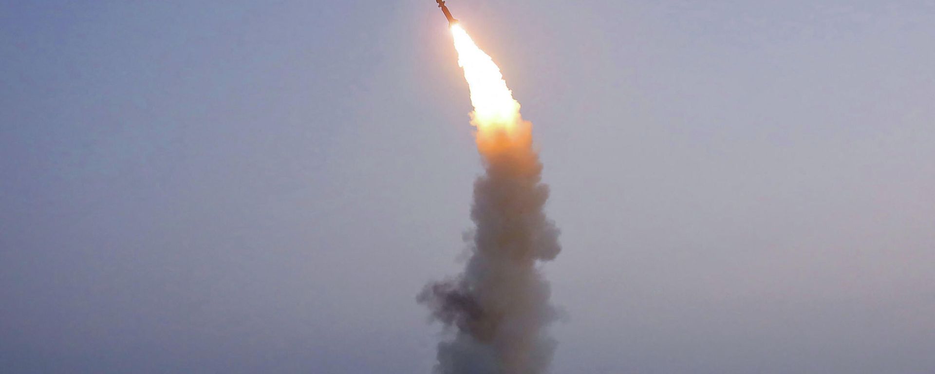 This picture taken on September 30, 2021 and released from North Korea's official Korean Central News Agency (KCNA) on October 1 shows a test-fire of a newly developed anti-aircraft missile carried out by the Academy of Defence Science of the DPRK.  - Sputnik International, 1920, 24.03.2022