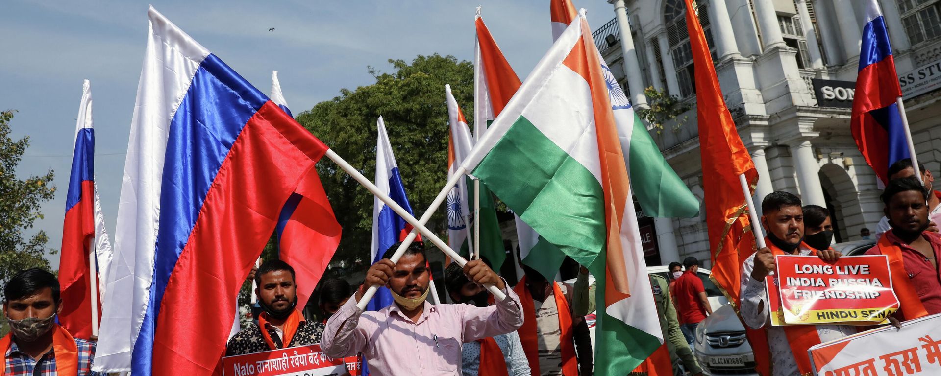 Activists of Hindu Sena, a Hindu right-wing group, hold placards and flags as they take part in a march in support of Russia, New Delhi, India, March 6, 2022 Activists of Hindu Sena, a Hindu right-wing group, hold placards and flags as they take part in a march in support of Russia, New Delhi, India, March 6, 2022 - Sputnik International, 1920, 24.03.2022