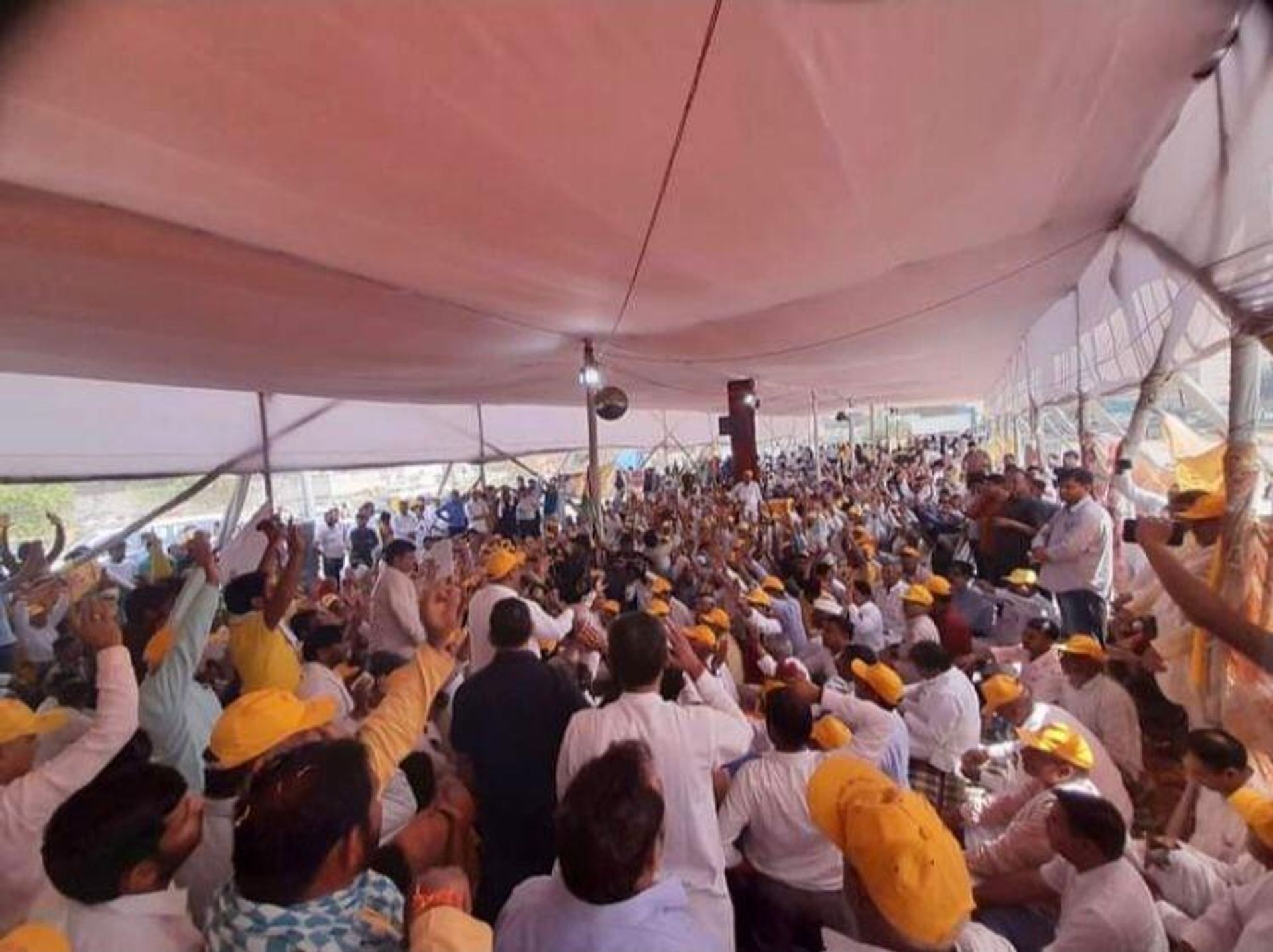 Thousands of Members of Ahir Community Protesting at Kherki Daula Toll Plaza in Gurugram Demanding Separate Regiment for Ahir Community - Sputnik International, 1920, 24.03.2022