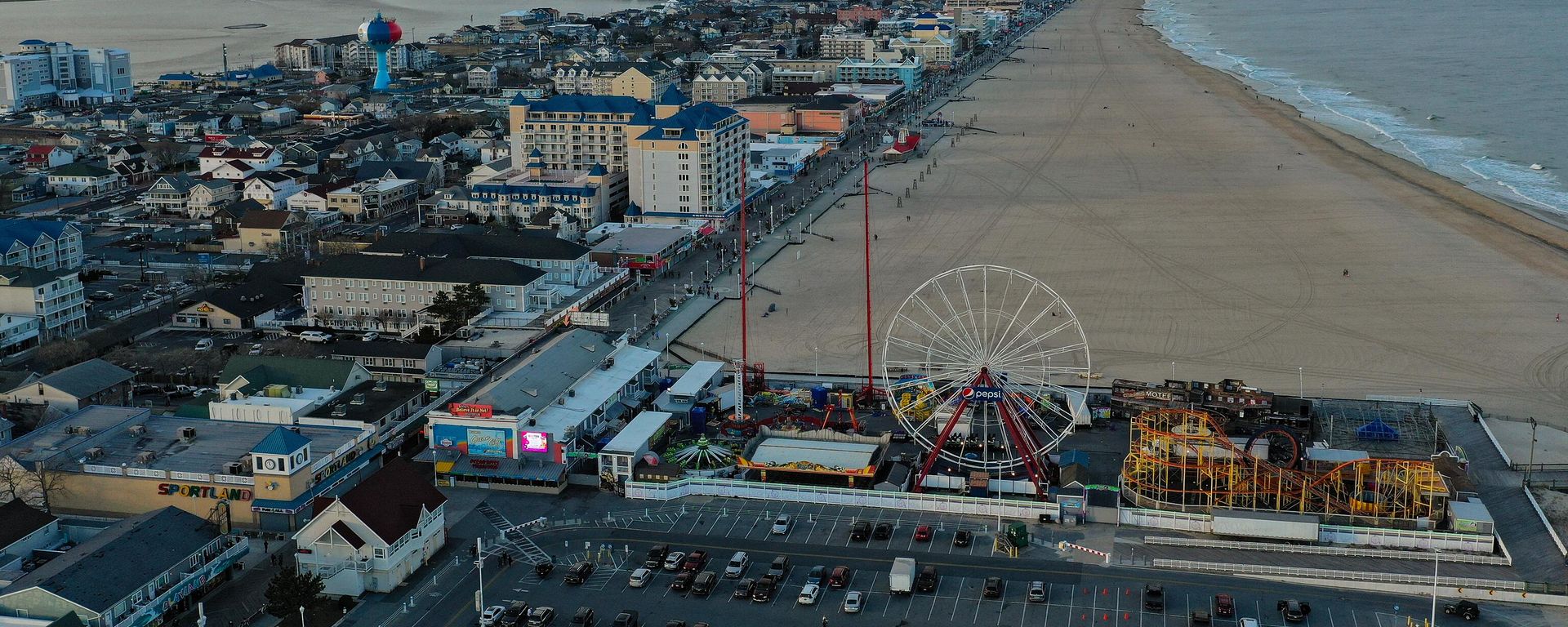  In an aerial view from a drone, the Ocean City inlet and Ocean City boardwalk is seen on March 12, 2021 in Ocean City, Maryland - Sputnik International, 1920, 26.03.2022