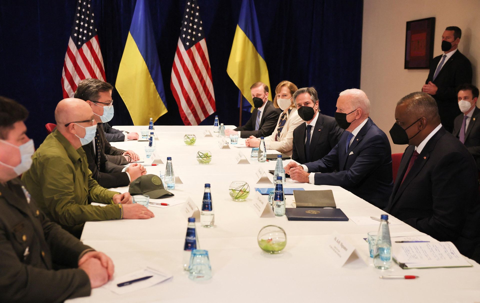 U.S. President Joe Biden joins a meeting between U.S. Secretary of State Antony Blinken, U.S. Secretary of Defense Lloyd Austin, Ukrainian Foreign Minister Dmytro Kuleba and Ukrainian Defense Minister Oleksii Reznikov, amid Russia's invasion of Ukraine, at the Marriott Hotel, in Warsaw, Poland March 26, 2022.  - Sputnik International, 1920, 31.03.2022