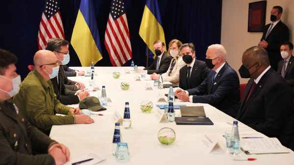 U.S. President Joe Biden joins a meeting between U.S. Secretary of State Antony Blinken, U.S. Secretary of Defense Lloyd Austin, Ukrainian Foreign Minister Dmytro Kuleba and Ukrainian Defense Minister Oleksii Reznikov, amid Russia's invasion of Ukraine, at the Marriott Hotel, in Warsaw, Poland March 26, 2022. U.S. President Joe Biden joins a meeting between U.S. Secretary of State Antony Blinken, U.S. Secretary of Defense Lloyd Austin, Ukrainian Foreign Minister Dmytro Kuleba and Ukrainian Defense Minister Oleksii Reznikov, amid Russia's invasion of Ukraine, at the Marriott Hotel, in Warsaw, Poland March 26, 2022. - Sputnik International