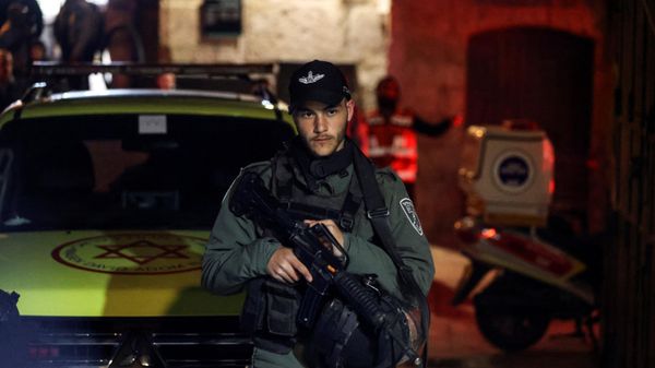 An Israeli Border policeman secure the are following an incident inside Jerusalem's Old city March 7, 2022 REUTERS/Ammar Awad - Sputnik International