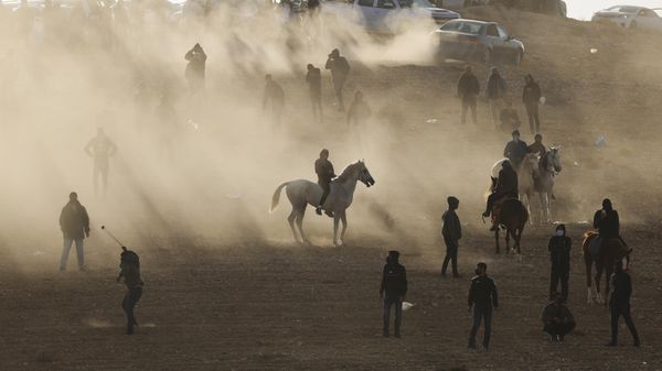 Bedouin protesters clash with Israeli forces following a protest against an afforestation project by the Jewish National Fund in the southern Israeli village of Sa'we al-Atrash in the Negev Desert, southern Israel, Thursday, Jan. 13, 2022. - Sputnik International