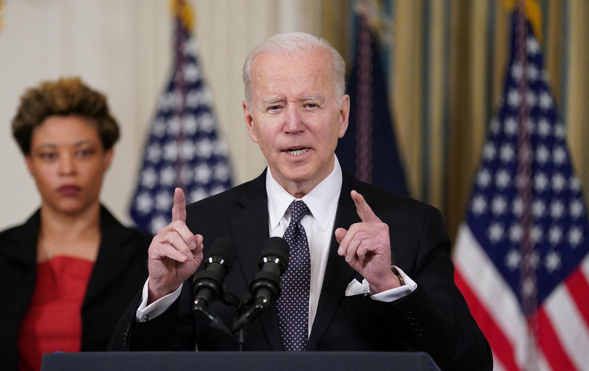U.S. President Joe Biden announces his budget proposal for fiscal year 2023, as Office of Management and Budget (OMB) Director Shalanda Young listens in the State Dining Room at the White House in Washington, U.S., March 28, 2022. - Sputnik International, 1920, 01.04.2022