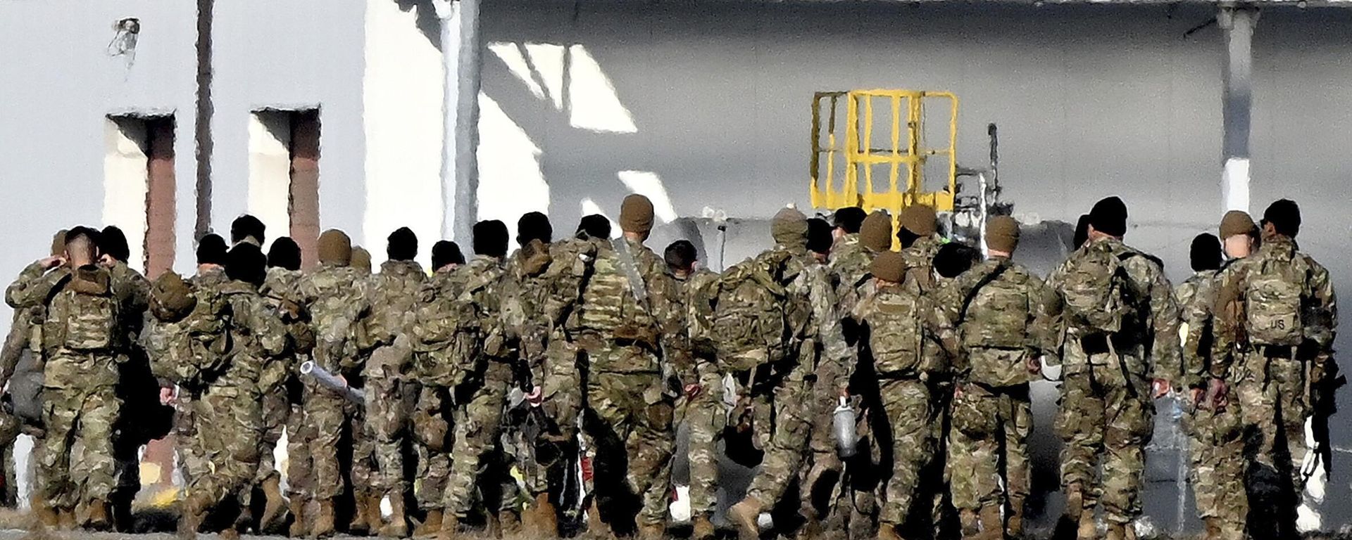U.S. Army troops of the 82nd Airborne Division just after arrival at the Rzeszow-Jasionka airport in southeastern Poland, on Tuesday, Feb. 15, 2022 U.S. Army troops of the 82nd Airborne Division just after arrival at the Rzeszow-Jasionka airport in southeastern Poland, on Tuesday, Feb. 15, 2022 - Sputnik International, 1920, 12.12.2022