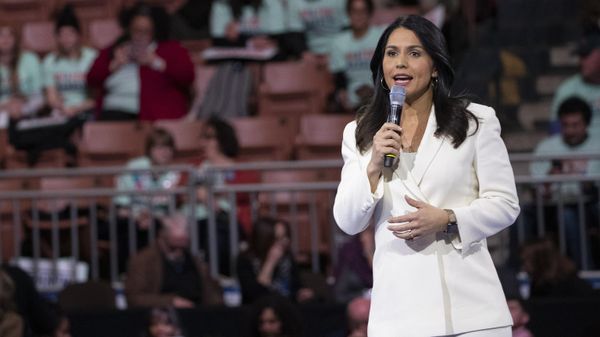 Democratic presidential candidate Rep. Tulsi Gabbard, D-Hawaii, speaks during the McIntyre-Shaheen 100 Club Dinner in Manchester, N.H. - Sputnik International