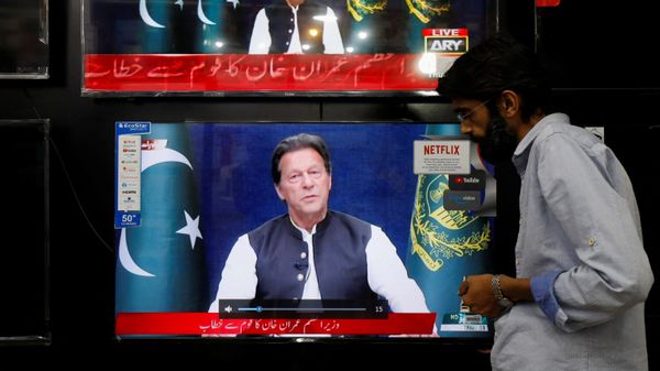 A shopkeeper tunes a television screen to watch the speech of Pakistani Prime Minister Imran Khan, at his shop in Islamabad, Pakistan, March 31, 2022. A shopkeeper tunes a television screen to watch the speech of Pakistani Prime Minister Imran Khan, at his shop in Islamabad, Pakistan, March 31, 2022. - Sputnik International