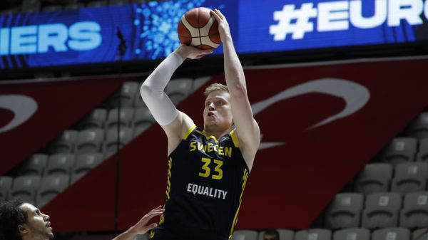 Sweden's Jonas Jerebko shoots the ball during a Eurobasket 2022 Group D, qualifier basketball match between Turkey and Sweden, in Istanbul, Saturday, Feb. 20, 2021 - Sputnik International