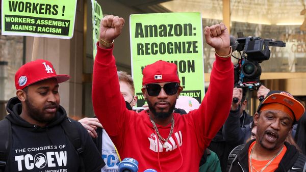 Amazon Labour Union (ALU) organiser Christian Smalls reacts as ALU members celebrate official victory after hearing results regarding the vote to unionize, outside the NLRB offices in Brooklyn, New York City, U.S., April 1, 2022. - Sputnik International