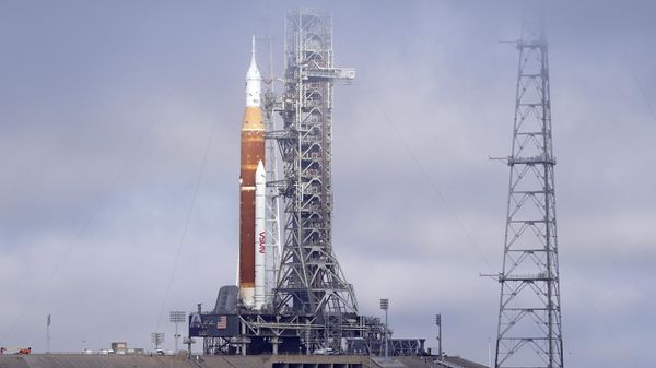 The NASA Artemis rocket with the Orion spacecraft aboard stands on pad 39B at the Kennedy Space Center in Cape Canaveral, Fla., Friday, March 18, 2022. NASA is kicking off a critical countdown test for its new moon rocket. The two-day dress rehearsal began Friday, April 1, 2022 at Florida's Kennedy Space Center and will culminate Sunday with the loading of the rocket's fuel tanks. - Sputnik International