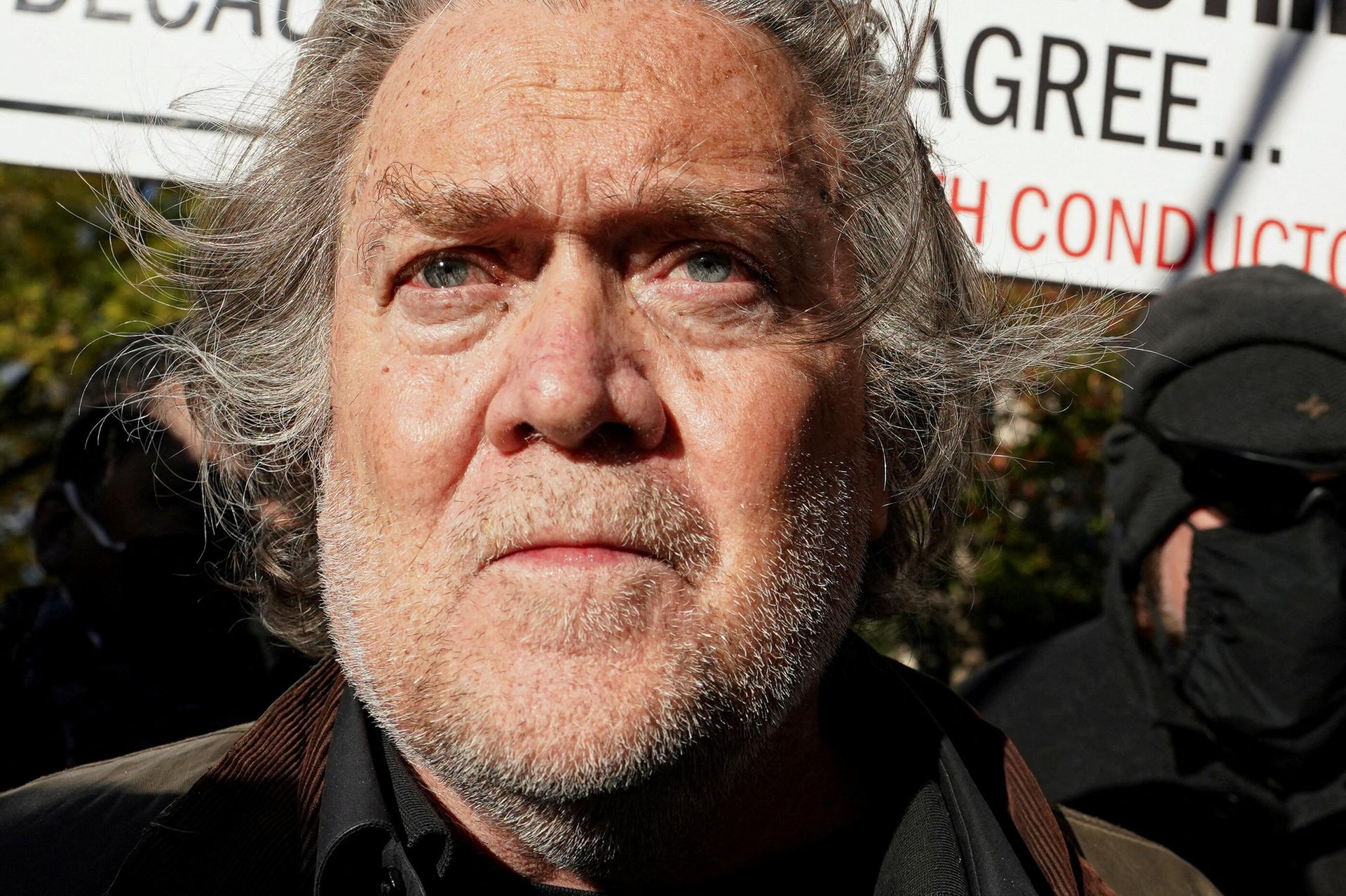  Steve Bannon, talk show host and former White House advisor to former President Donald Trump,  looks on as he leaves an appearance in U.S. District Court after being  indicted for refusal to comply with a congressional subpoena over the January 6 attacks on the U.S. Capitol in Washington, U.S., November 15, 2021. - Sputnik International, 1920, 02.04.2022
