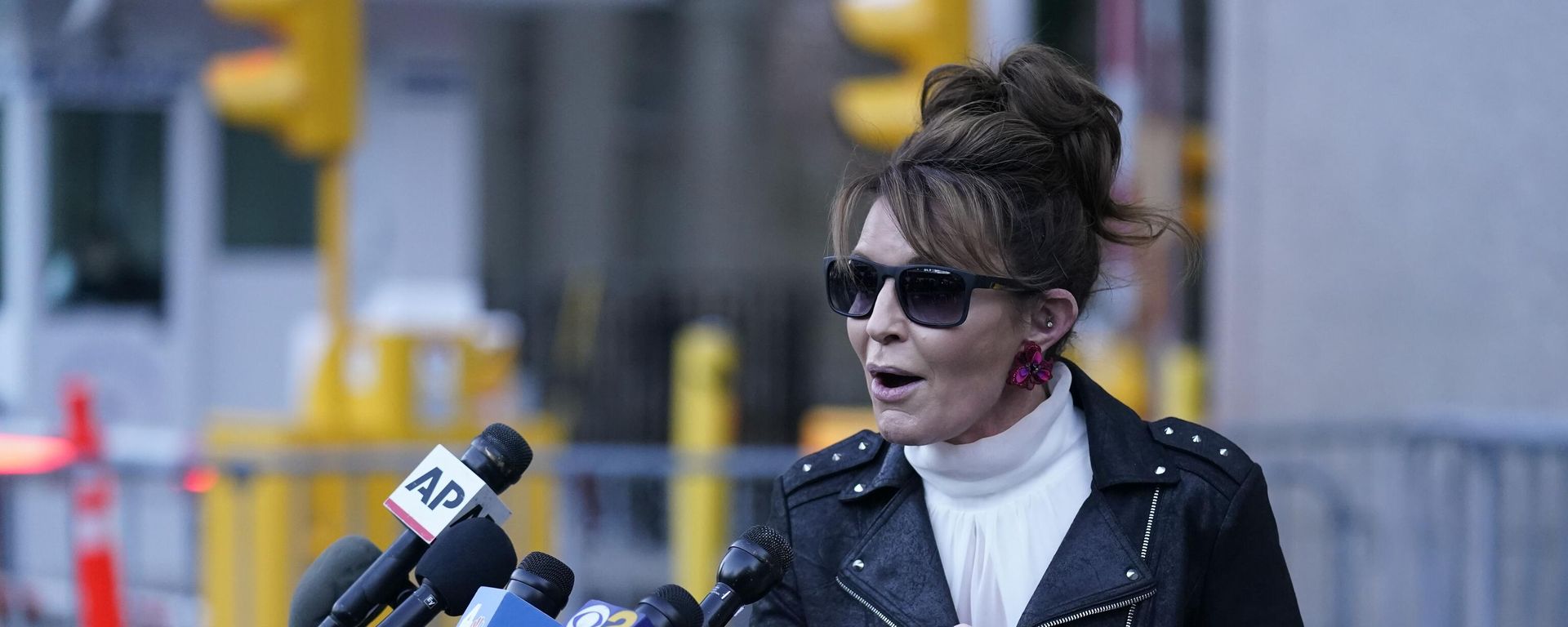 Former Alaska Gov. Sarah Palin speaks briefly to reporters as she leaves a courthouse in New York, Monday, Feb. 14, 2022. A judge said Monday he’ll dismiss a libel lawsuit that Palin filed against The New York Times, claiming the newspaper damaged her reputation with an editorial falsely linking her campaign rhetoric to a mass shooting. U.S. District Judge Jed Rakoff made the ruling with a jury still deliberating at the trial where the former Alaska governor and vice-presidential candidate testified last week. Former Alaska Gov. Sarah Palin speaks briefly to reporters as she leaves a courthouse in New York, Monday, Feb. 14, 2022. A judge said Monday he’ll dismiss a libel lawsuit that Palin filed against The New York Times, claiming the newspaper damaged her reputation with an editorial falsely linking her campaign rhetoric to a mass shooting. U.S. District Judge Jed Rakoff made the ruling with a jury still deliberating at the trial where the former Alaska governor and vice-presidential candidate testified last week. - Sputnik International, 1920, 22.02.2023