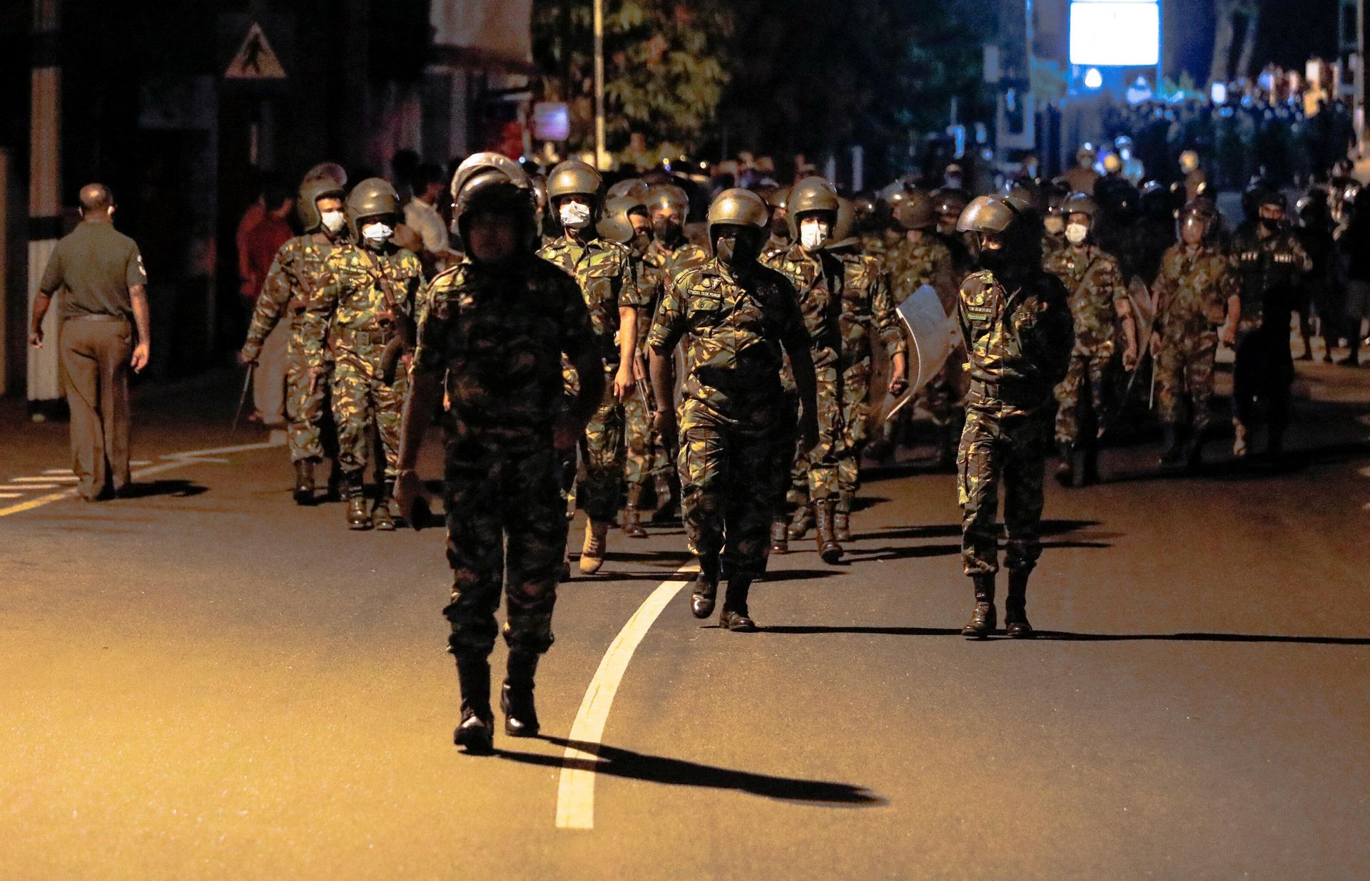 Members of Sri Lankan Special Task Force walk towards Sri Lankan President Gotabaya Rajapaksa's residence during a protest against him as many parts of the crisis-hit country faced up to 13 hours without electricity due to a shortage of foreign currency to import fuel, in Colombo, Sri Lanka March 31, 2022.  - Sputnik International, 1920, 05.04.2022