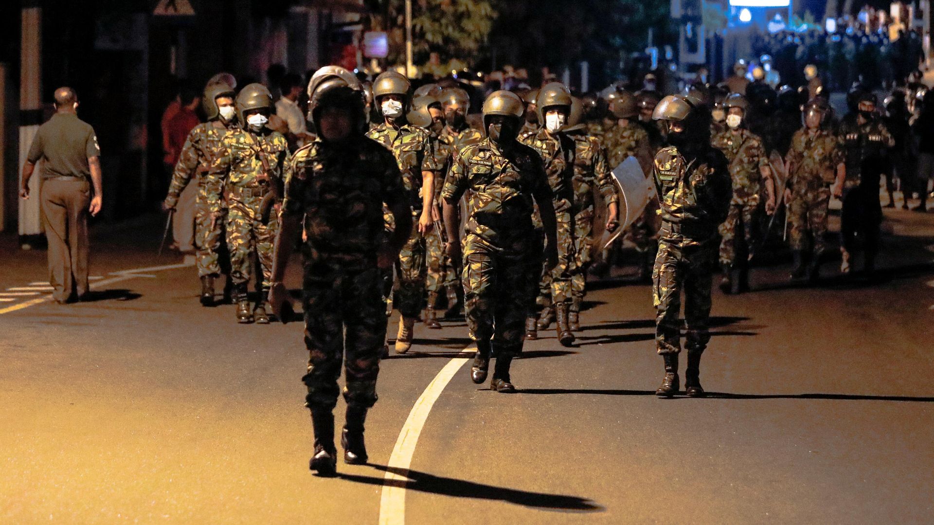 Members of Sri Lankan Special Task Force walk towards Sri Lankan President Gotabaya Rajapaksa's residence during a protest against him as many parts of the crisis-hit country faced up to 13 hours without electricity due to a shortage of foreign currency to import fuel, in Colombo, Sri Lanka March 31, 2022. Members of Sri Lankan Special Task Force walk towards Sri Lankan President Gotabaya Rajapaksa's residence during a protest against him as many parts of the crisis-hit country faced up to 13 hours without electricity due to a shortage of foreign currency to import fuel, in Colombo, Sri Lanka March 31, 2022. - Sputnik International, 1920, 02.04.2022