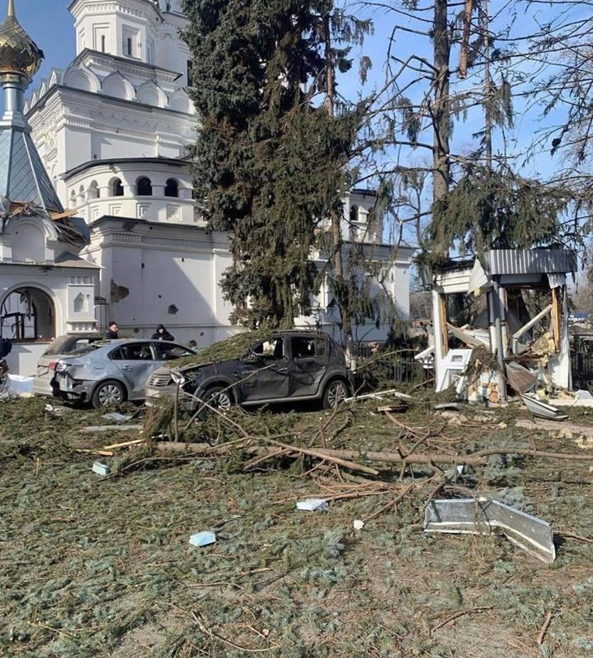 Aftermath of the shelling of the Svyatogorsk Monastery in Donetsk region Aftermath of the shelling of the Svyatogorsk Monastery in Donetsk region - Sputnik International, 1920, 02.04.2022