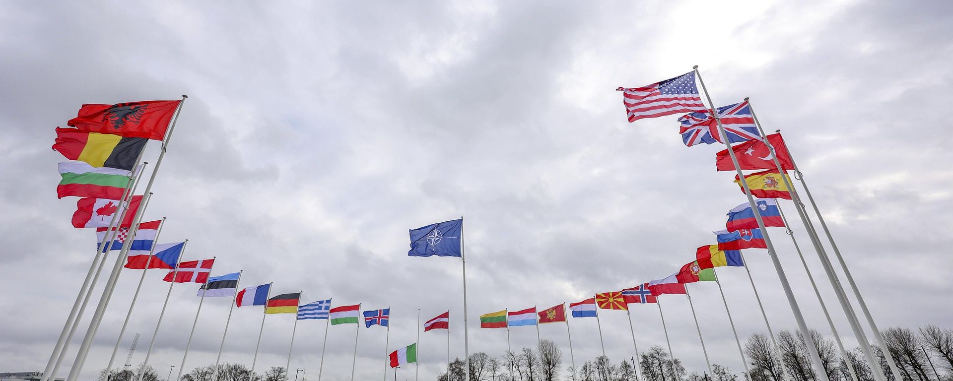 Flags of NATO member countries flap in the wind outside NATO headquarters in Brussels, Feb. 22, 2022. Flags of NATO member countries flap in the wind outside NATO headquarters in Brussels, Feb. 22, 2022. - Sputnik International, 1920, 16.05.2022