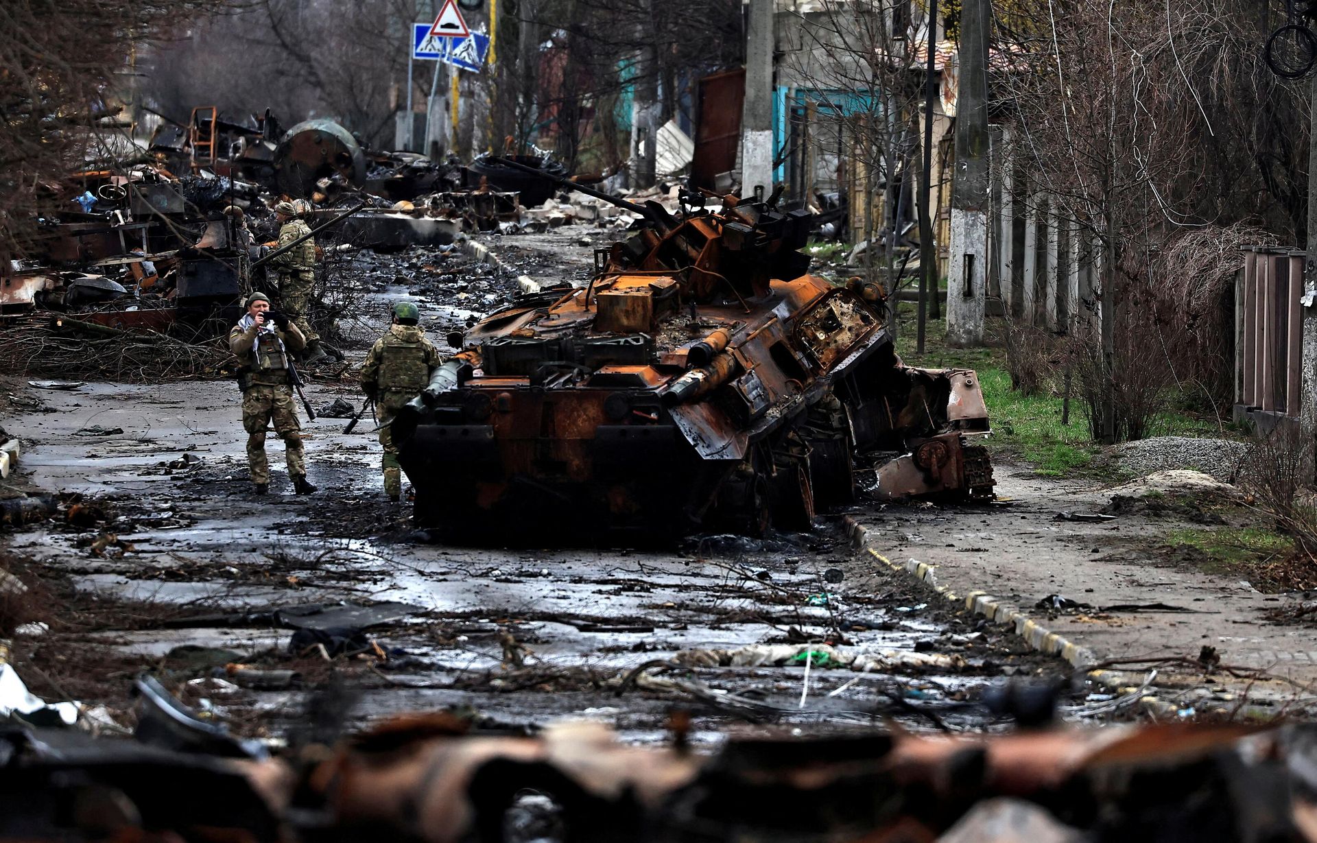 A soldier takes a photograph of his comrade as he poses beside a destroyed Russian tank and armoured vehicles in Bucha, Kiev region, Ukraine April 2, 2022 A soldier takes a photograph of his comrade as he poses beside a destroyed Russian tank and armoured vehicles in Bucha, Kiev region, Ukraine April 2, 2022 - Sputnik International, 1920, 07.04.2022