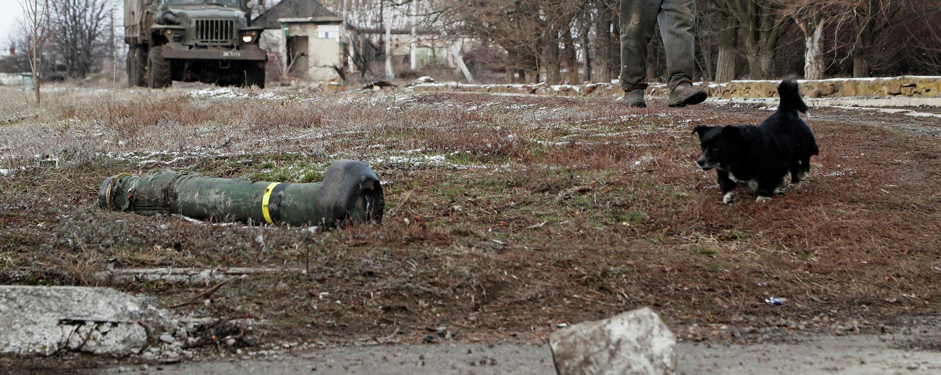 A local resident walks past a destroyed Javelin missile system in the separatist-controlled village of Anadol during Ukraine-Russia conflict in the Donetsk region - Sputnik International, 1920, 18.04.2022