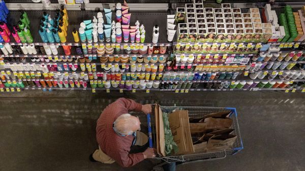 A person pushes a shopping cart in a supermarket in Manhattan, New York City, U.S., March 28, 2022.  - Sputnik International
