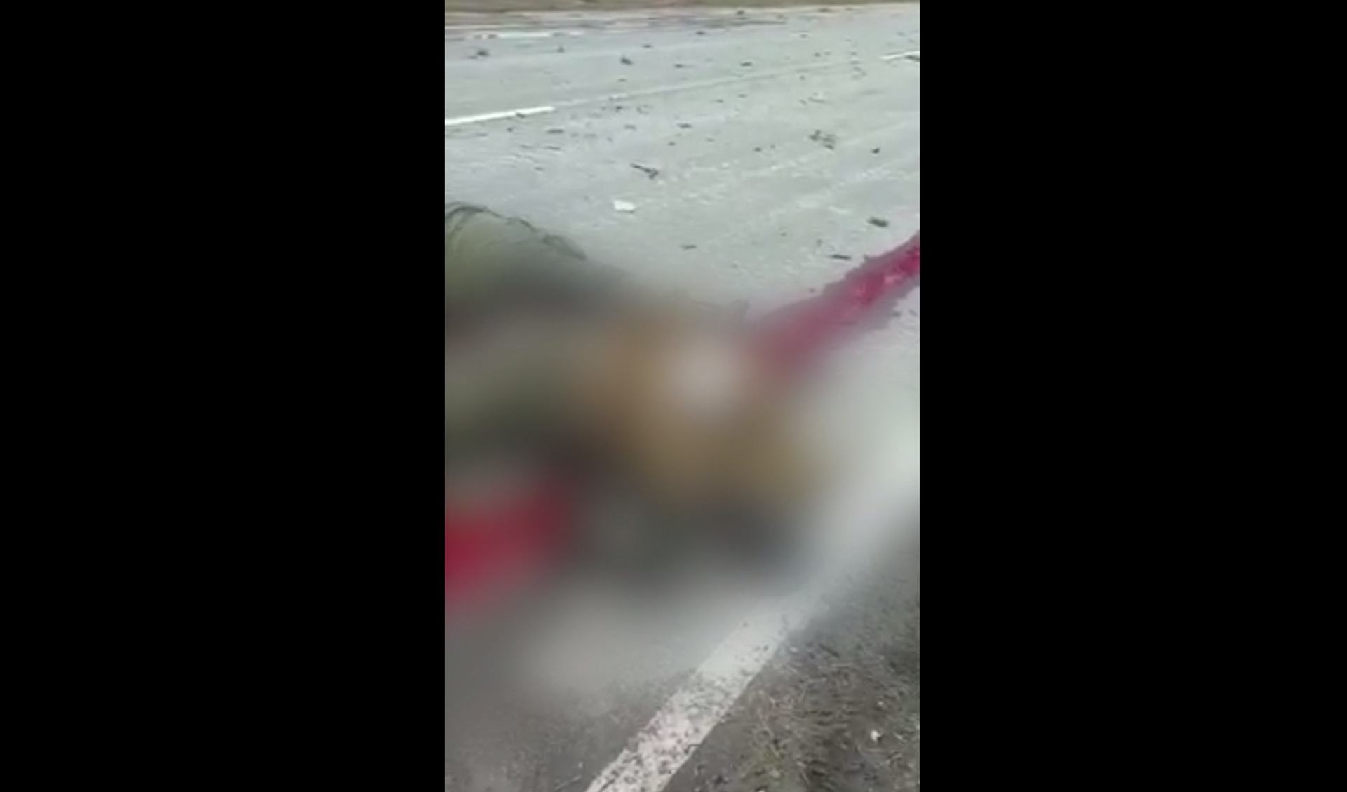 A screenshot of a graphic video, purportedly depicting Ukrainian soldiers killing captured servicemen. - Sputnik International, 1920, 05.04.2022