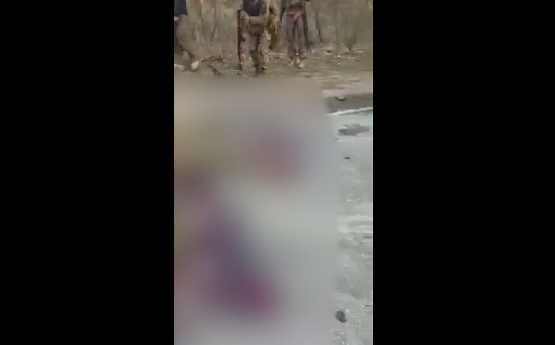 A screenshot of a graphic video, purportedly depicting Ukrainian soldiers killing captured servicemen. - Sputnik International, 1920, 05.04.2022