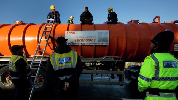 Environmentalist protester against gas fracking in Manchester, UK - Sputnik International