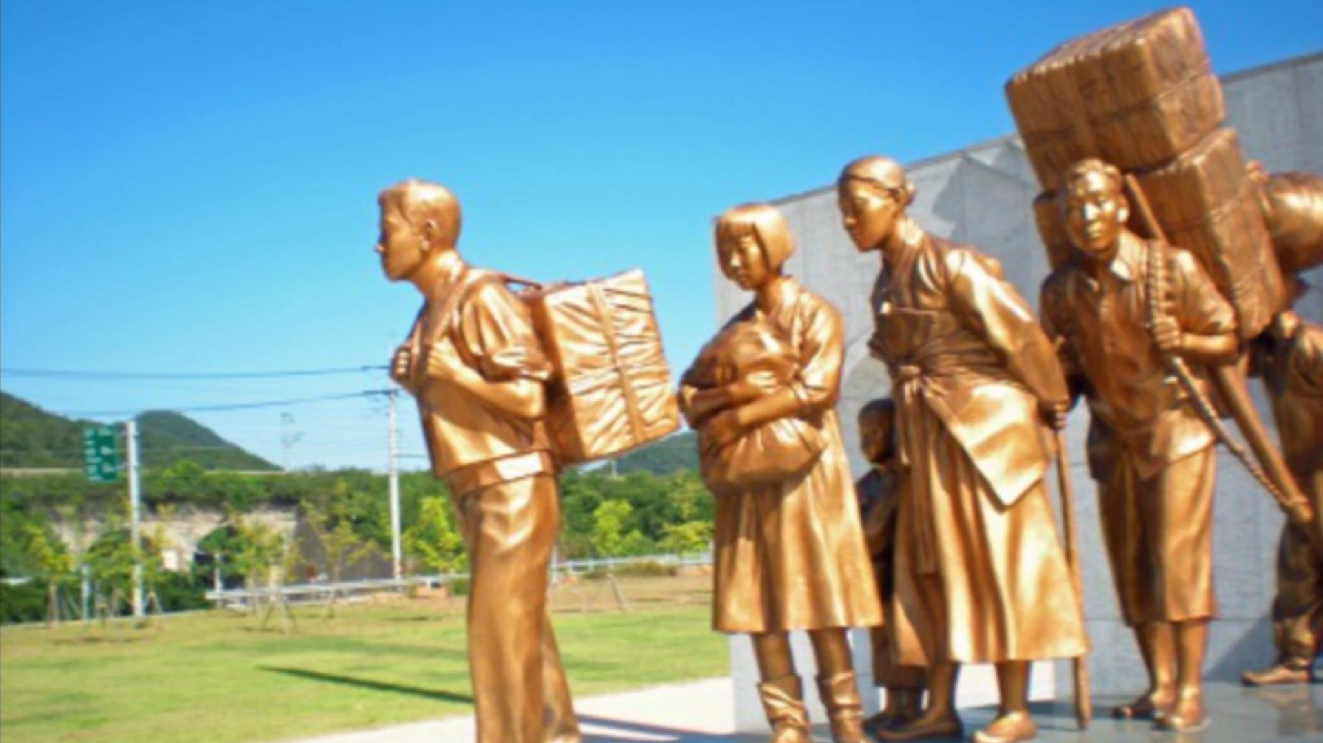 A sculpture depicting refugees massacred by US troops in 1950 at No Gun Ri Memorial Park, South Korea A sculpture depicting refugees massacred by US troops in 1950 at No Gun Ri Memorial Park, South Korea - Sputnik International, 1920, 05.04.2022
