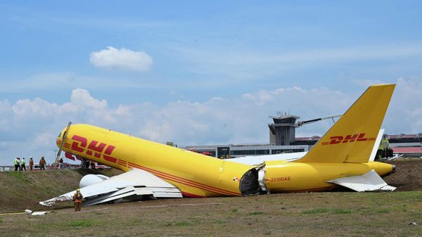 A cargo jet that spun off lays broken on the runway of the Juan Santamaria International Airport in Alajuela, Costa Rica, Thursday, April 7, 2022. According to the fire department, both the pilot and the co-pilot are reported in good health, and accident caused the total closure of the air terminal. - Sputnik International
